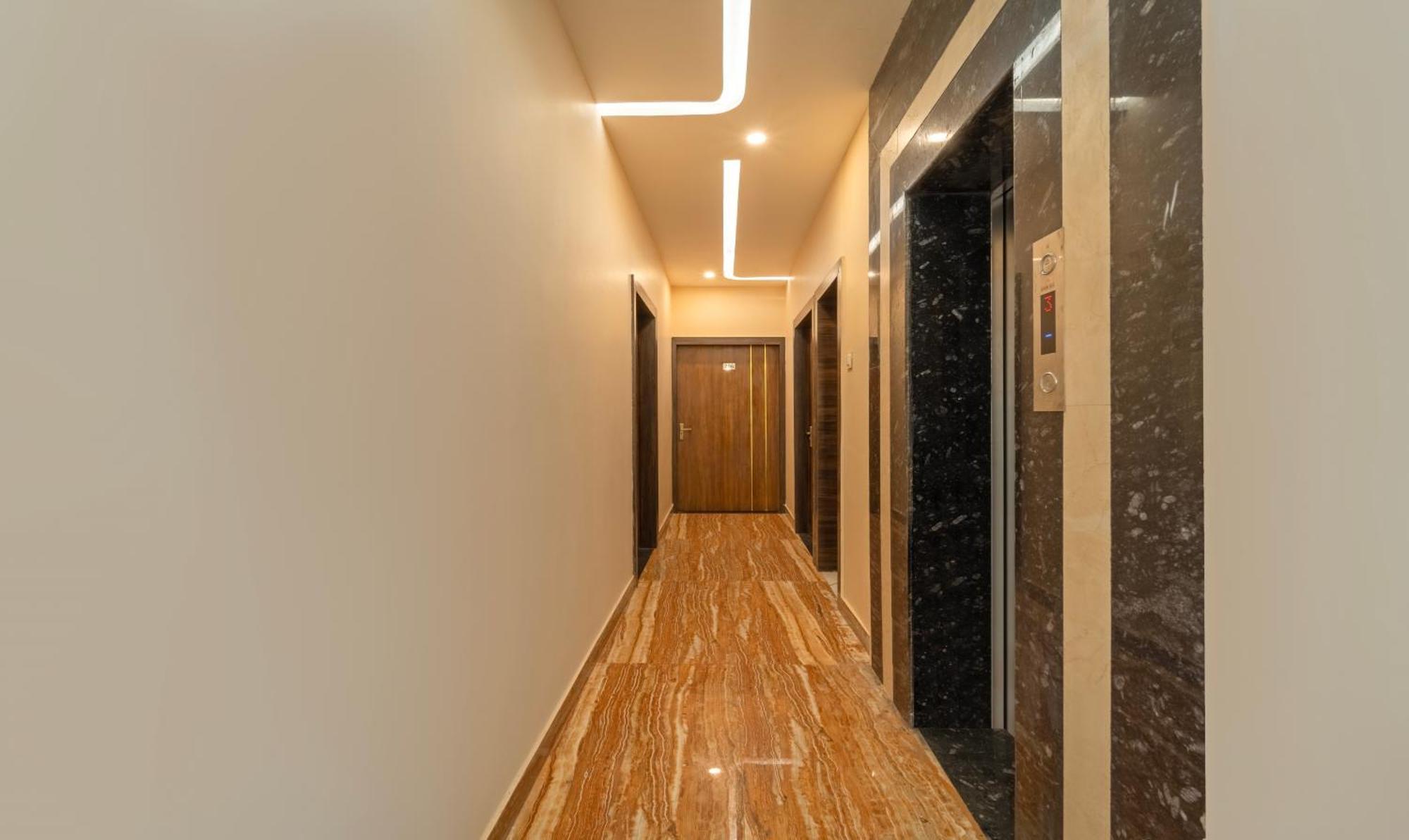 Treebo Raj Palace فاراناسي المظهر الخارجي الصورة