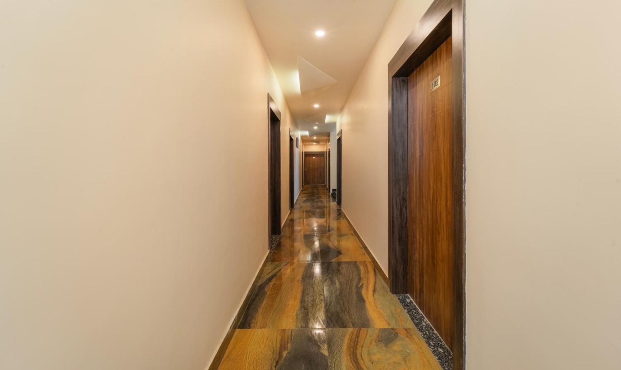 Treebo Raj Palace فاراناسي المظهر الخارجي الصورة