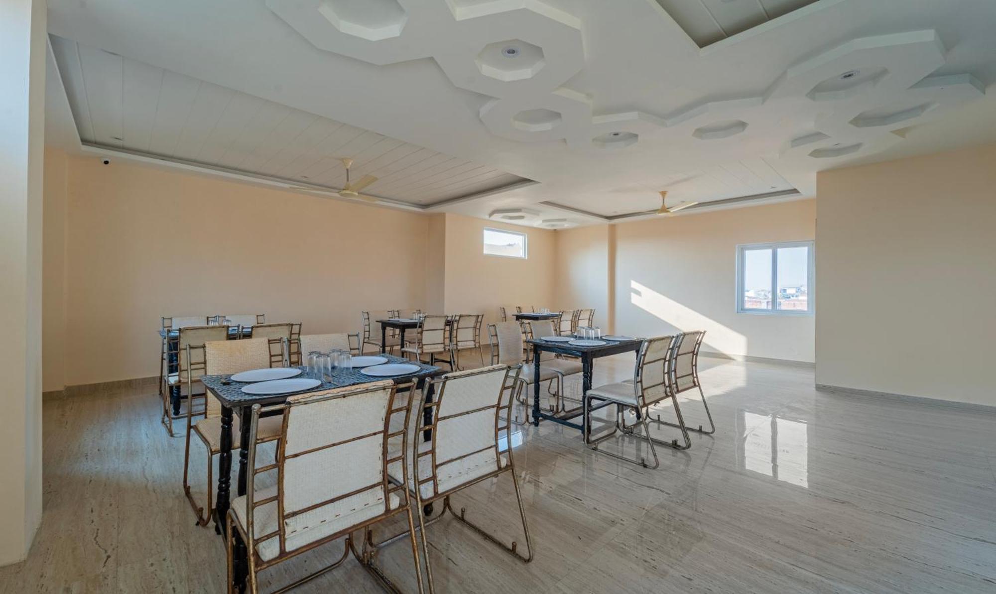 Treebo Raj Palace فاراناسي المظهر الخارجي الصورة