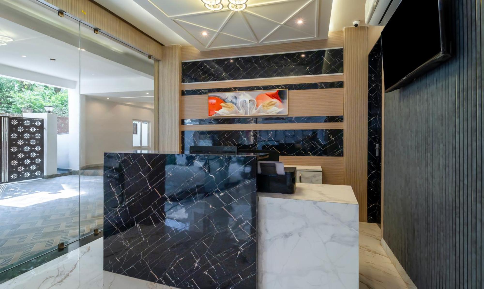 Treebo Raj Palace فاراناسي المظهر الخارجي الصورة