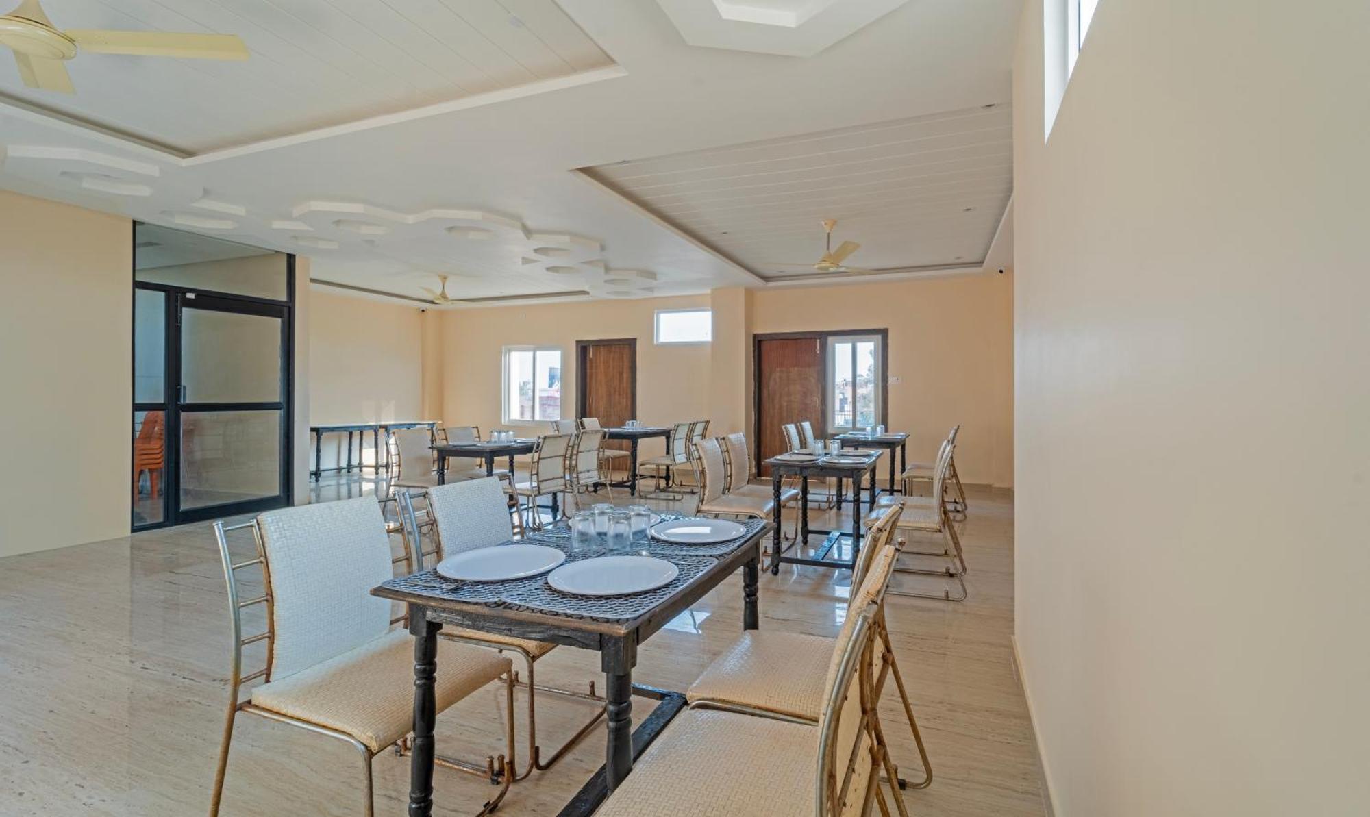 Treebo Raj Palace فاراناسي المظهر الخارجي الصورة