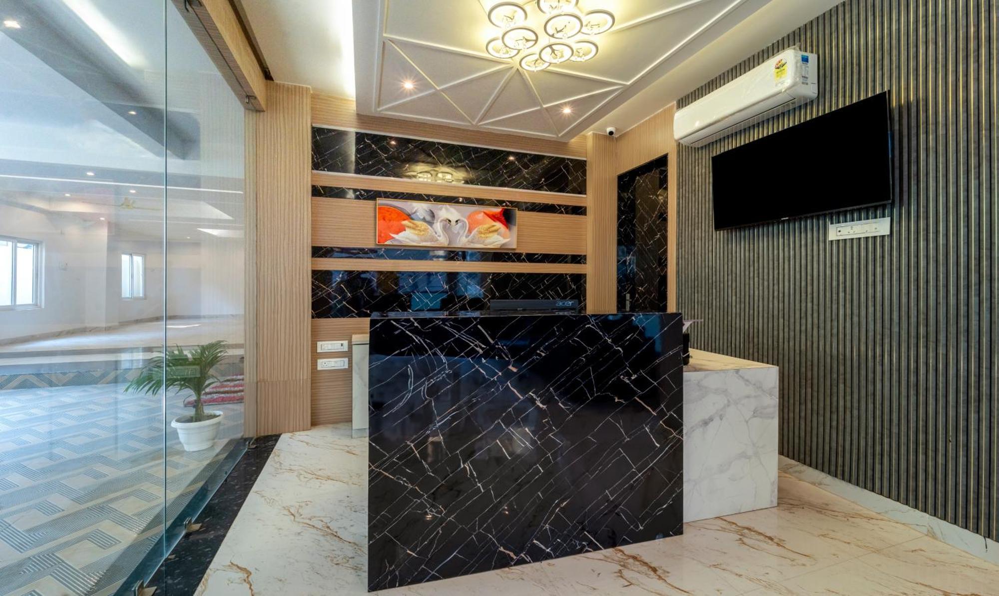 Treebo Raj Palace فاراناسي المظهر الخارجي الصورة
