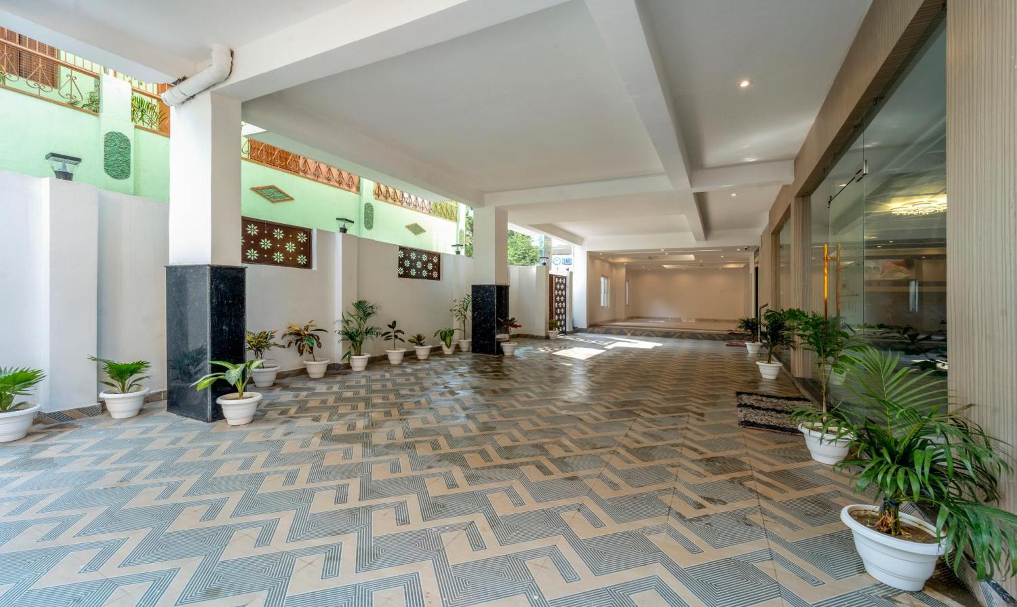 Treebo Raj Palace فاراناسي المظهر الخارجي الصورة