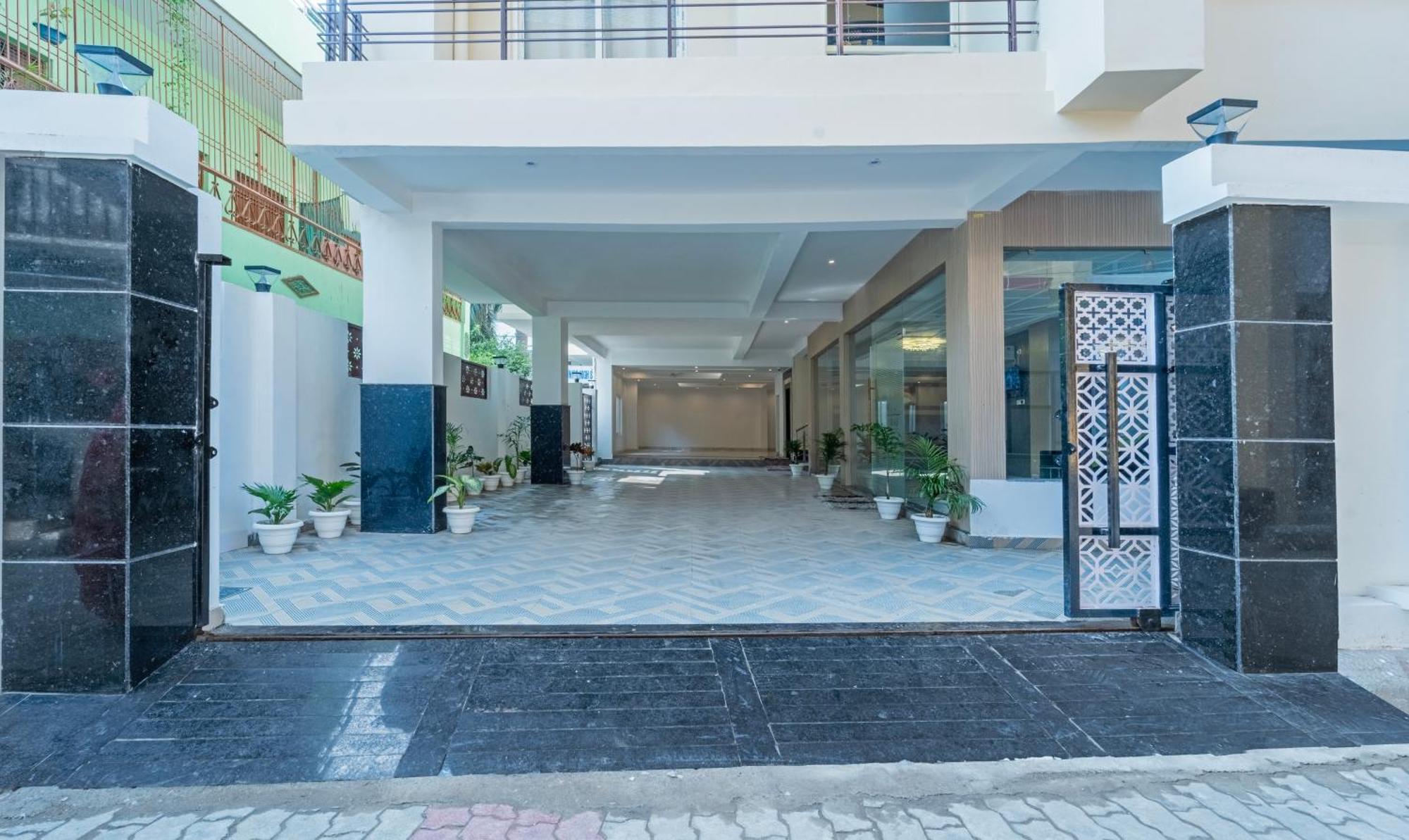Treebo Raj Palace فاراناسي المظهر الخارجي الصورة
