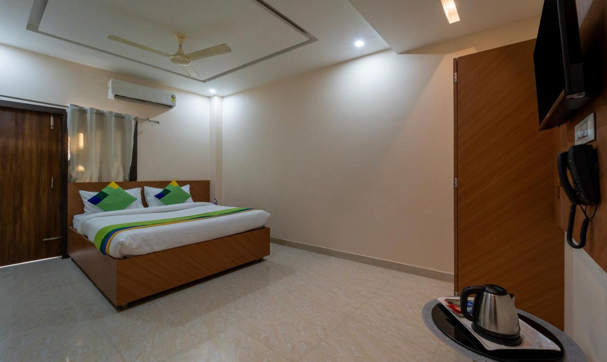 Treebo Raj Palace فاراناسي المظهر الخارجي الصورة