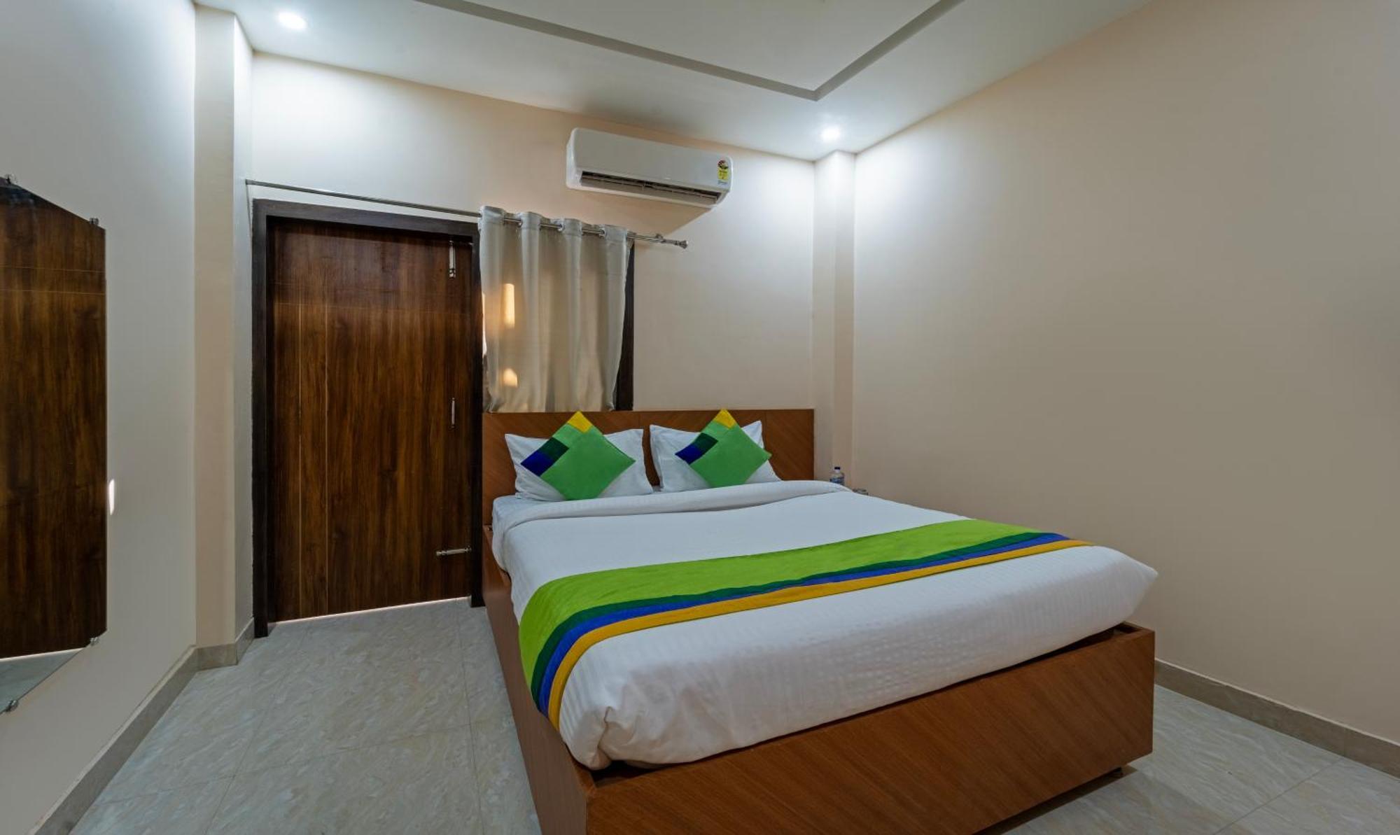 Treebo Raj Palace فاراناسي المظهر الخارجي الصورة