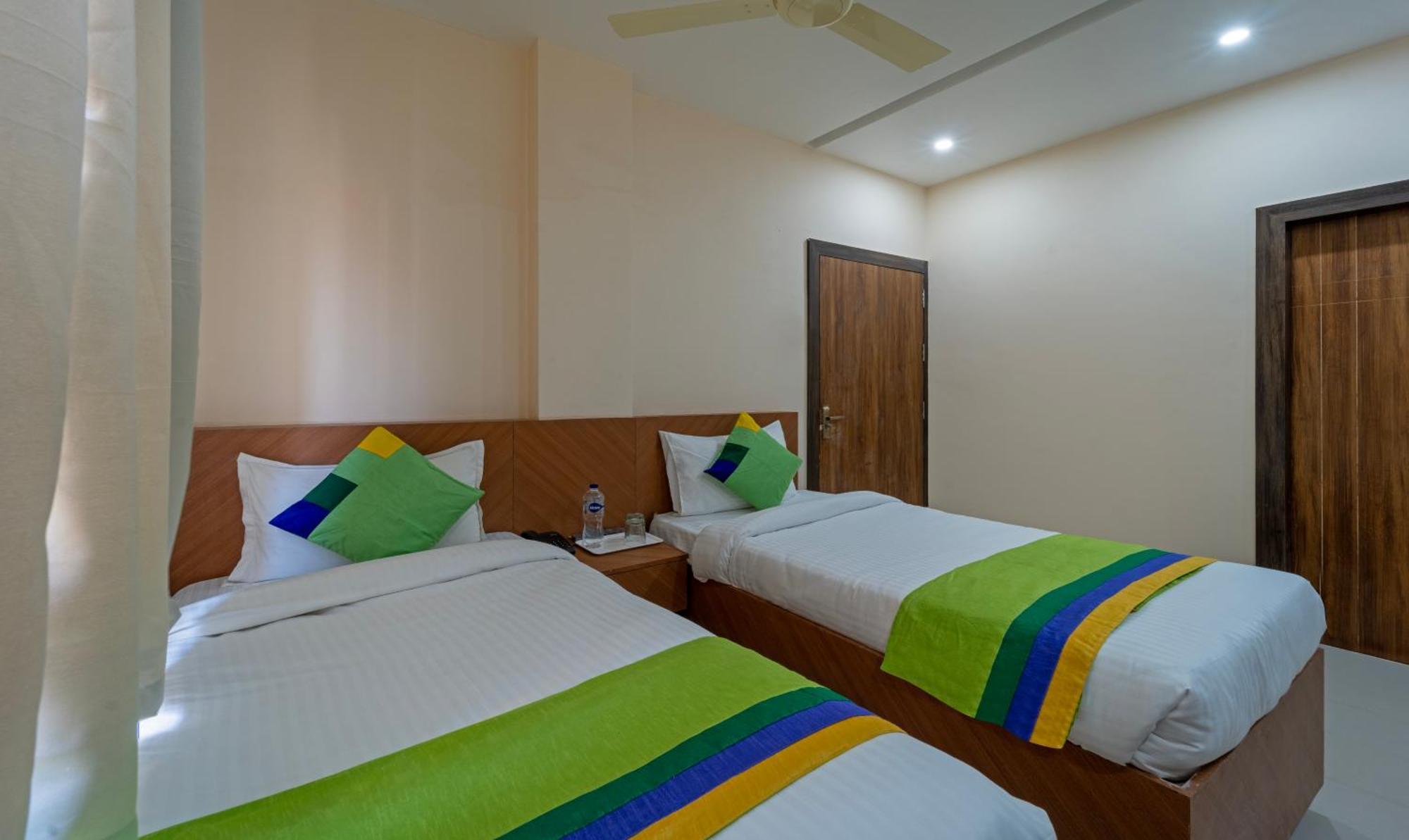 Treebo Raj Palace فاراناسي المظهر الخارجي الصورة