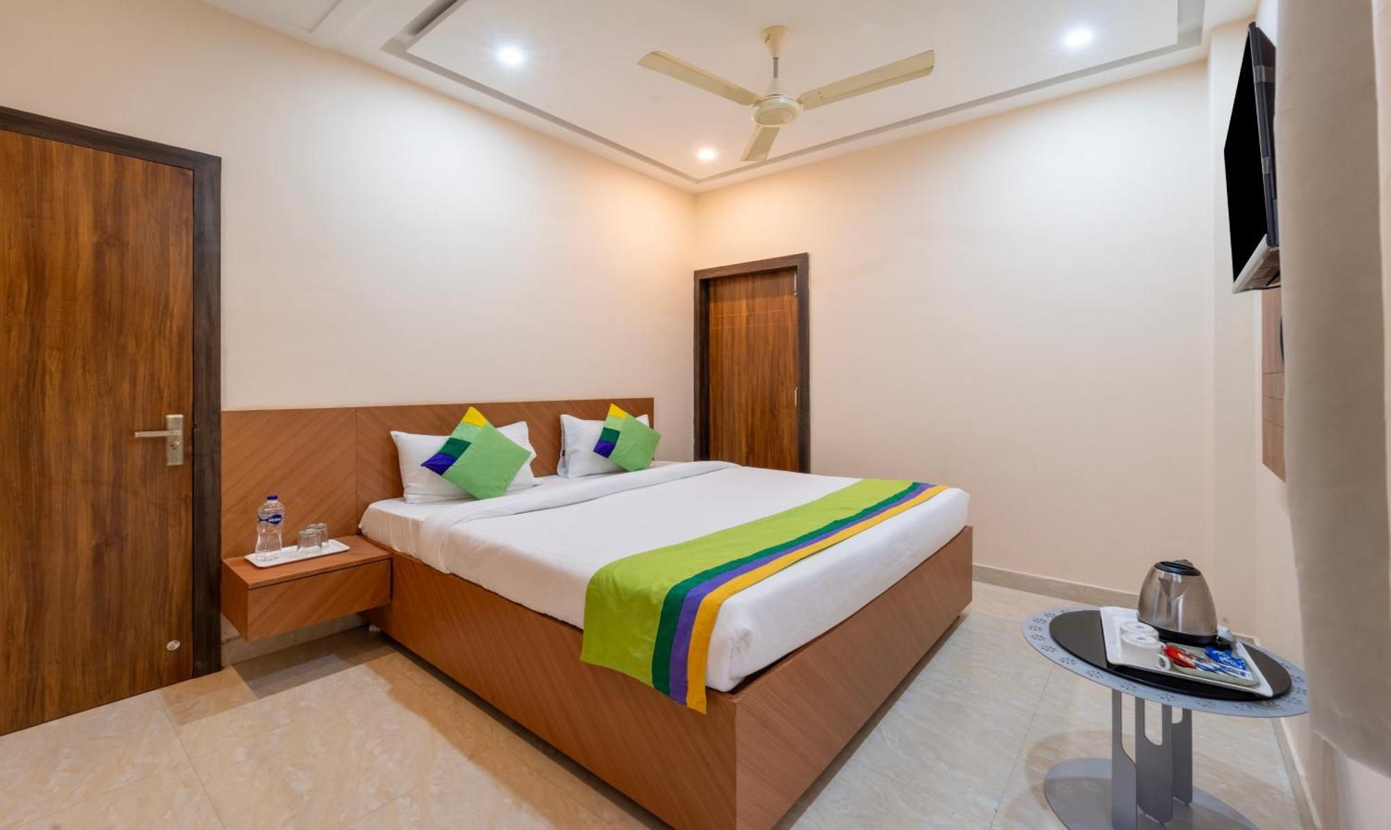 Treebo Raj Palace فاراناسي المظهر الخارجي الصورة