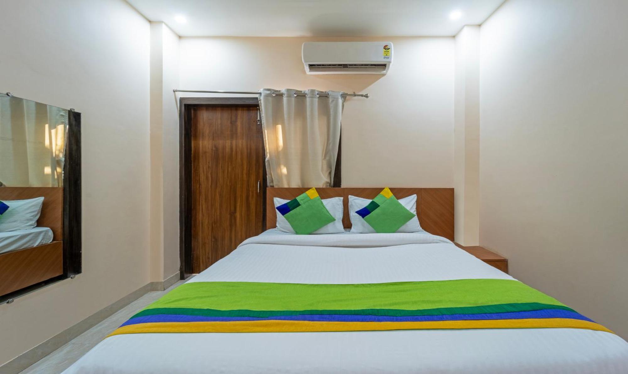 Treebo Raj Palace فاراناسي المظهر الخارجي الصورة